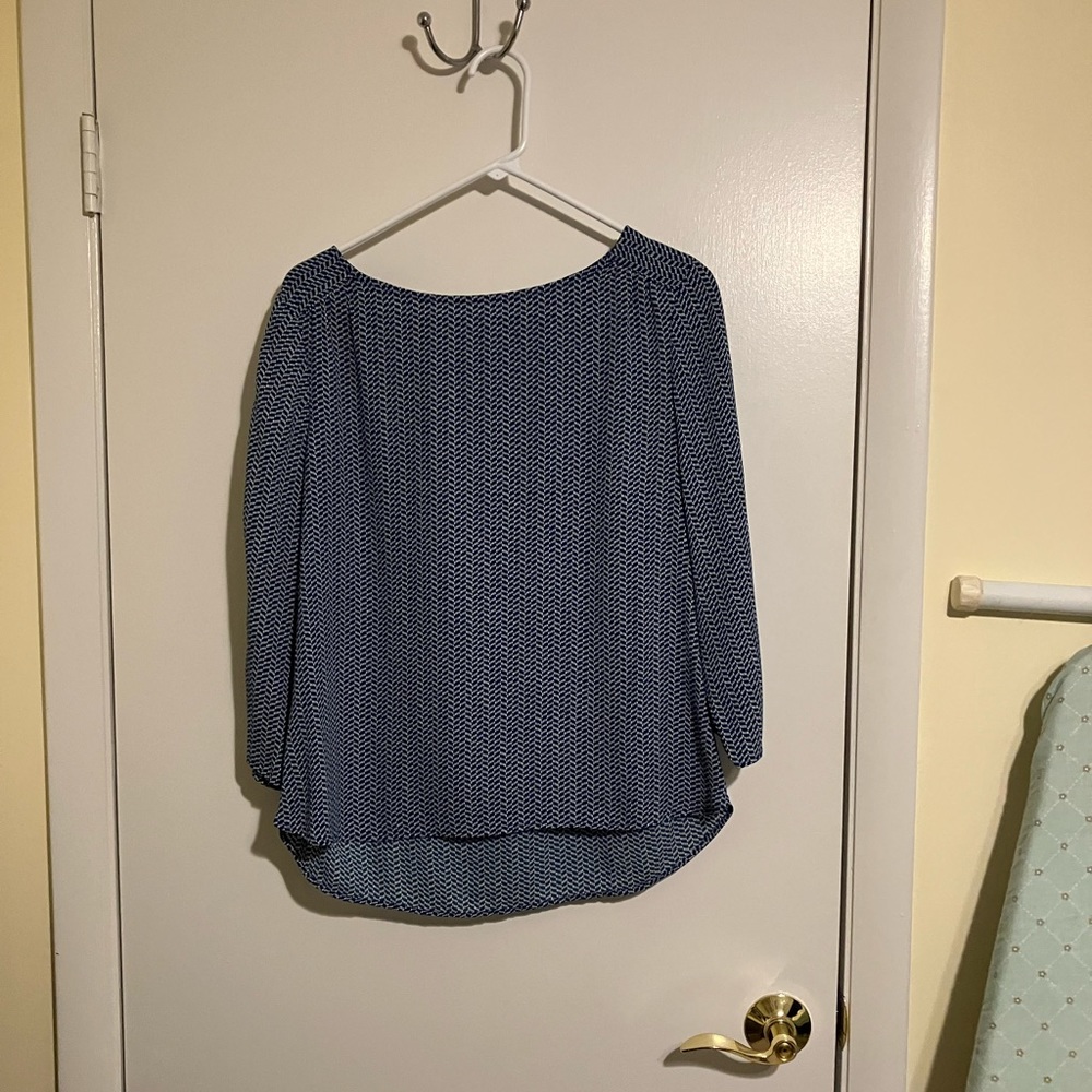 Medium relaxed fit top in blue pattern.